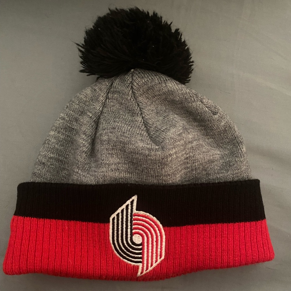 Mitchell & Ness Blazers Pom Beanie